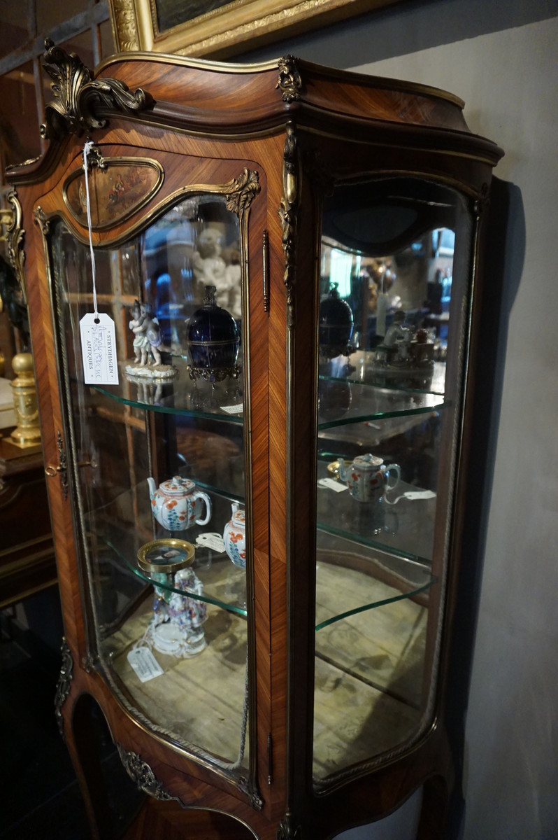 Quality Napoleon III vitrine