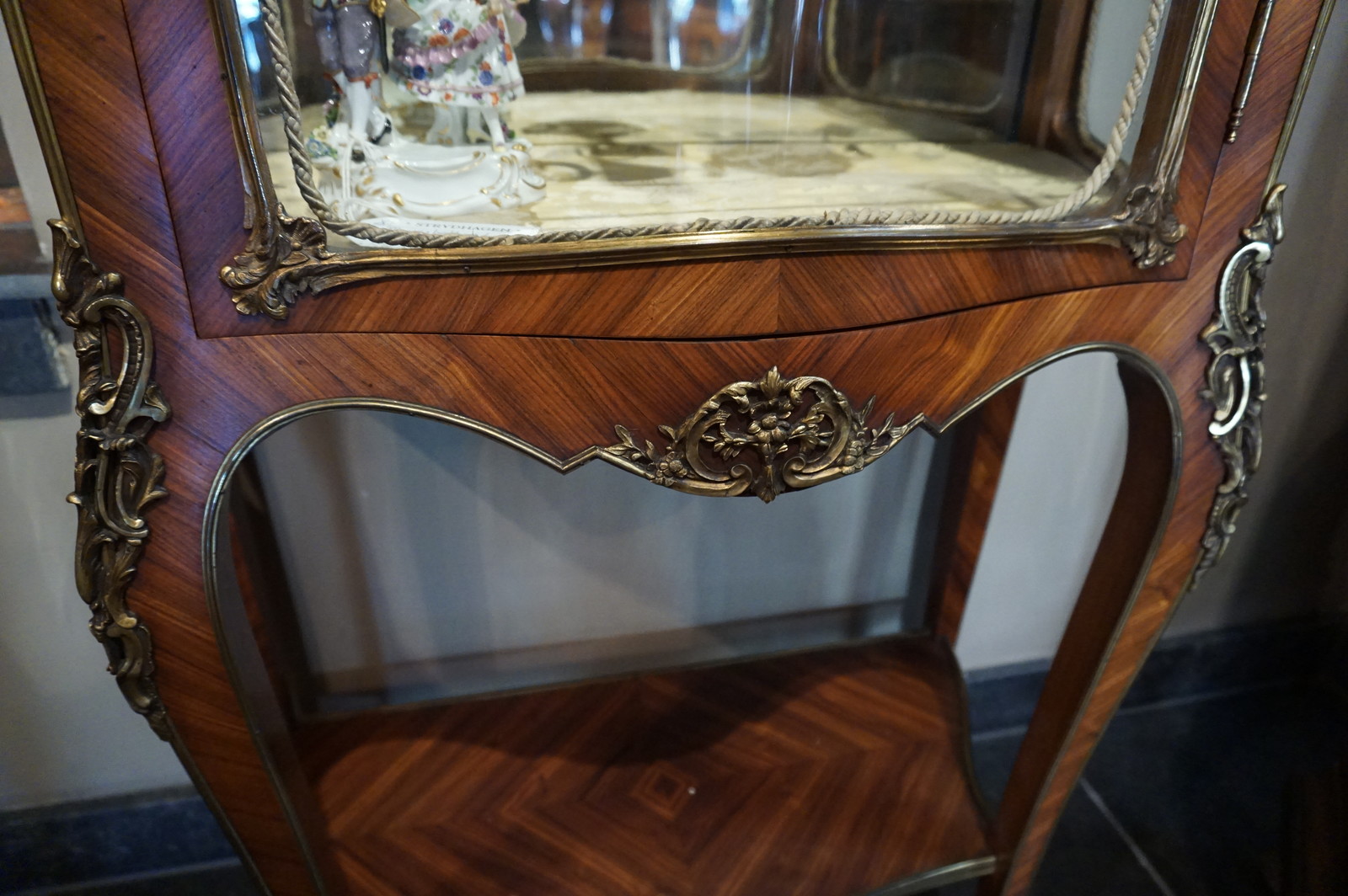 Quality Napoleon III vitrine