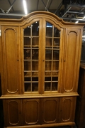 Queen Ann style Vitrine in oak, Holland around 1900