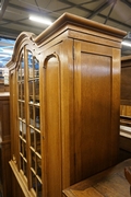 Queen Ann style Vitrine in oak, Holland around 1900