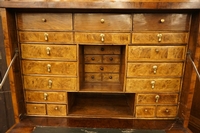 Secretaire in walnut, holland 18th century