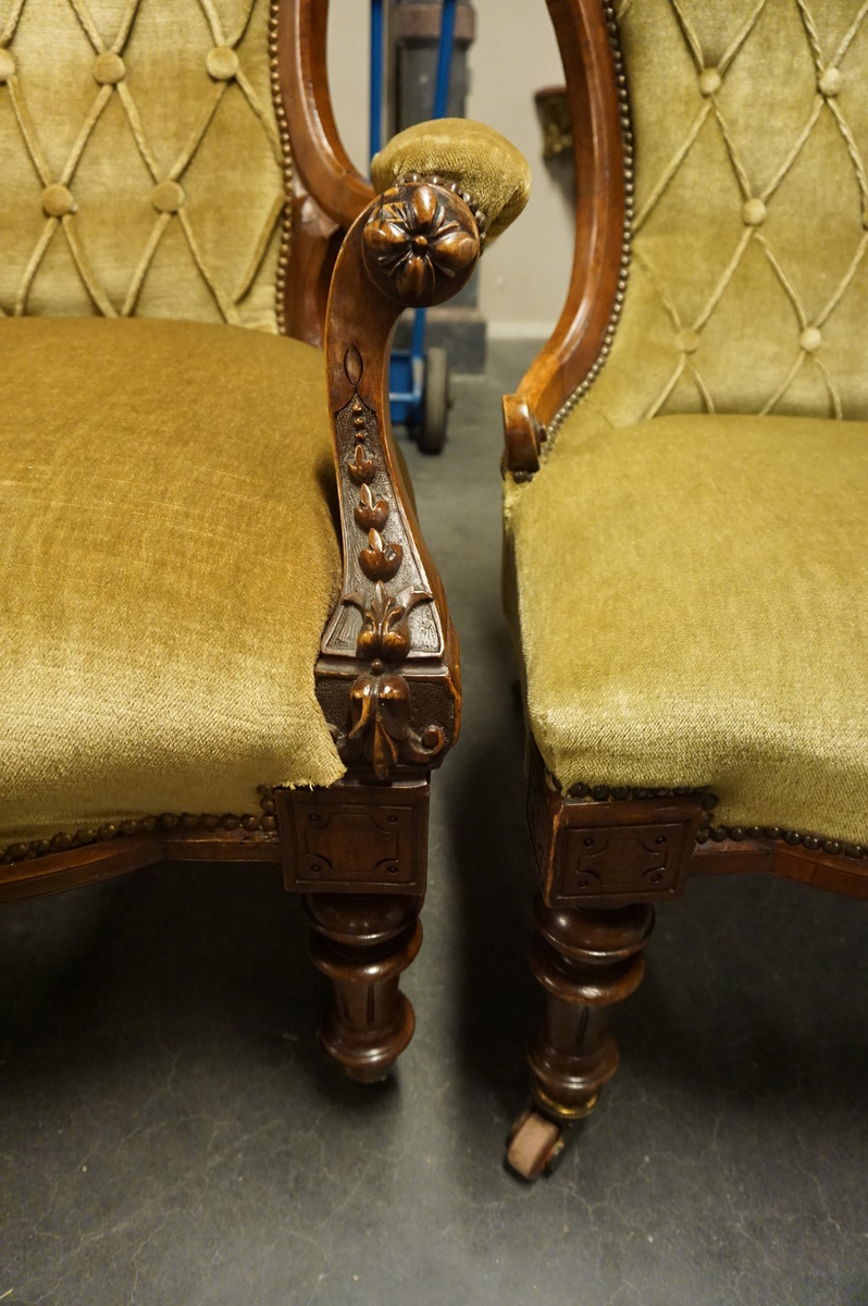 Set of 2 English walnut Victorian chairs