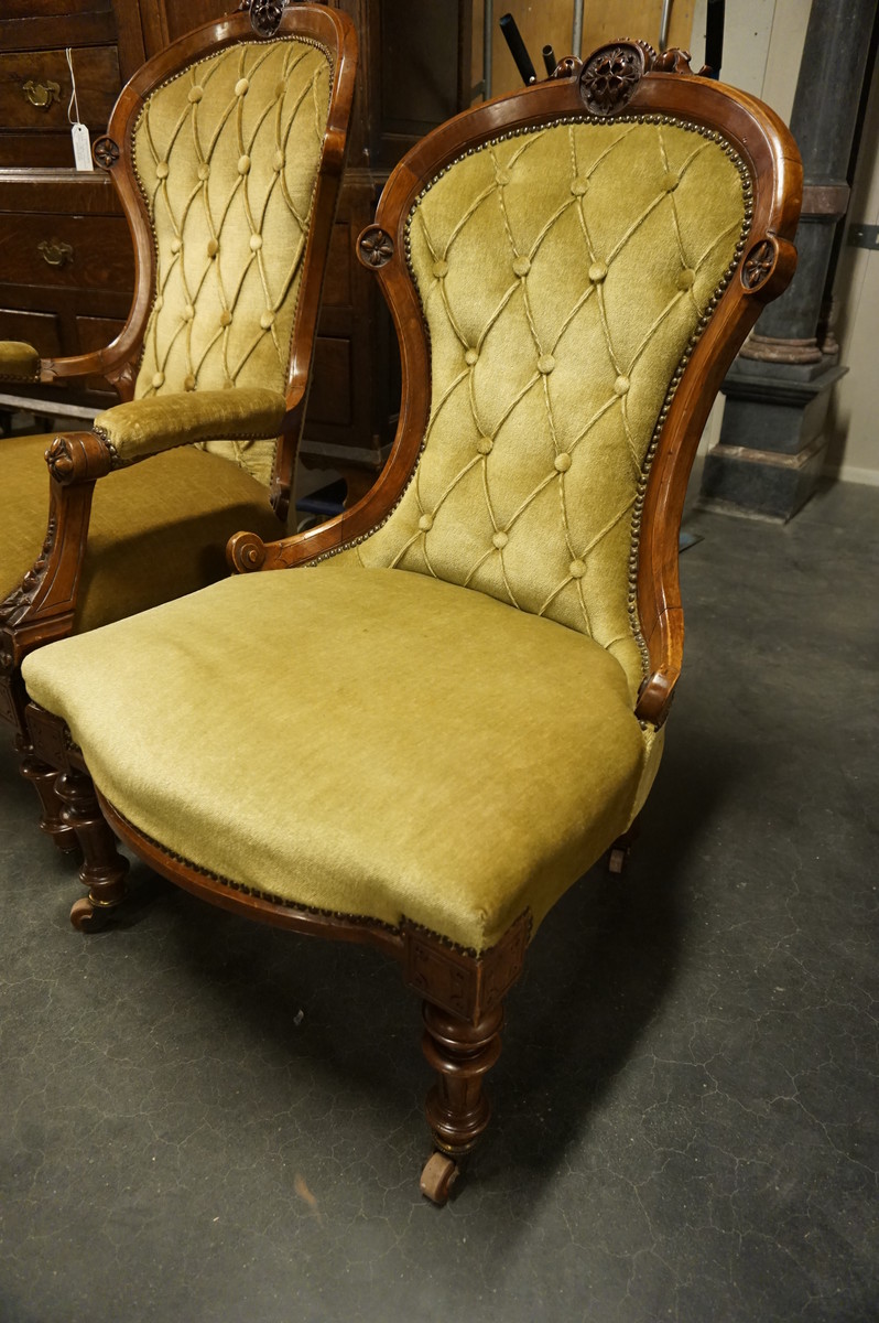 Set of 2 English walnut Victorian chairs