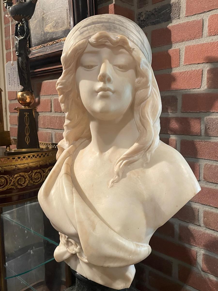 Signed marble bust on column around 1900, total height 178 cm