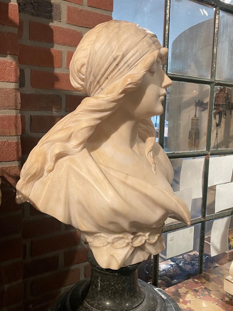 Signed marble bust on column around 1900, total height 178 cm