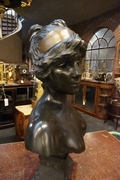 Signed statue by Villanis in bronze, France around 1900