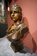 style Signed statue by Villanis in bronze, France around 1900