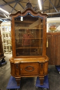 Vitrine in walnut, Germany around 1900