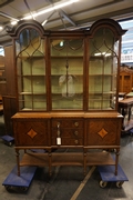 Vitrine in mahogany with marquetry, England 19th century